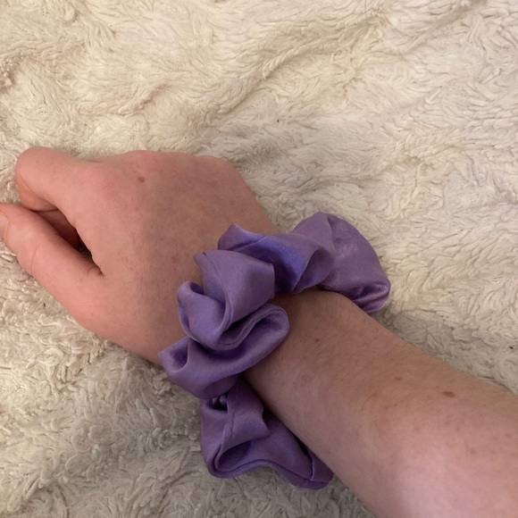 Colorful Scrunchie Set - 10 - Picture 6 of 12